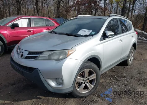 2015 Toyota Rav4 Xle z USA, uszkodzony, nr VIN JTMRFREVXFD118475